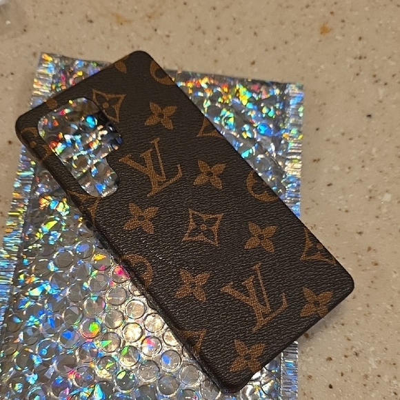 LV Tan Monogram Case with Iridescent Border - Picture 4 of 4
